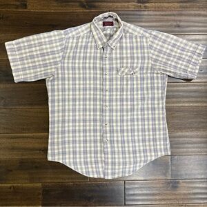 Vintage Levi's Men's Short-Sleeve Plaid Button-Up Shirt